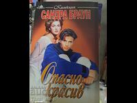 Επικίνδυνα όμορφη Σάντρα Μπράουν