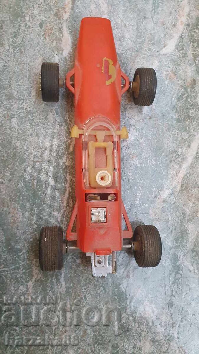 2 bucăți jucării vechi Formula și Iepure cu preț € 15.00 | 29.34 BGN