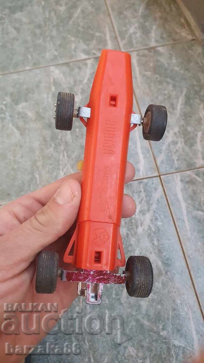 Livrarea 2 bucăți jucării vechi Formula și Iepure