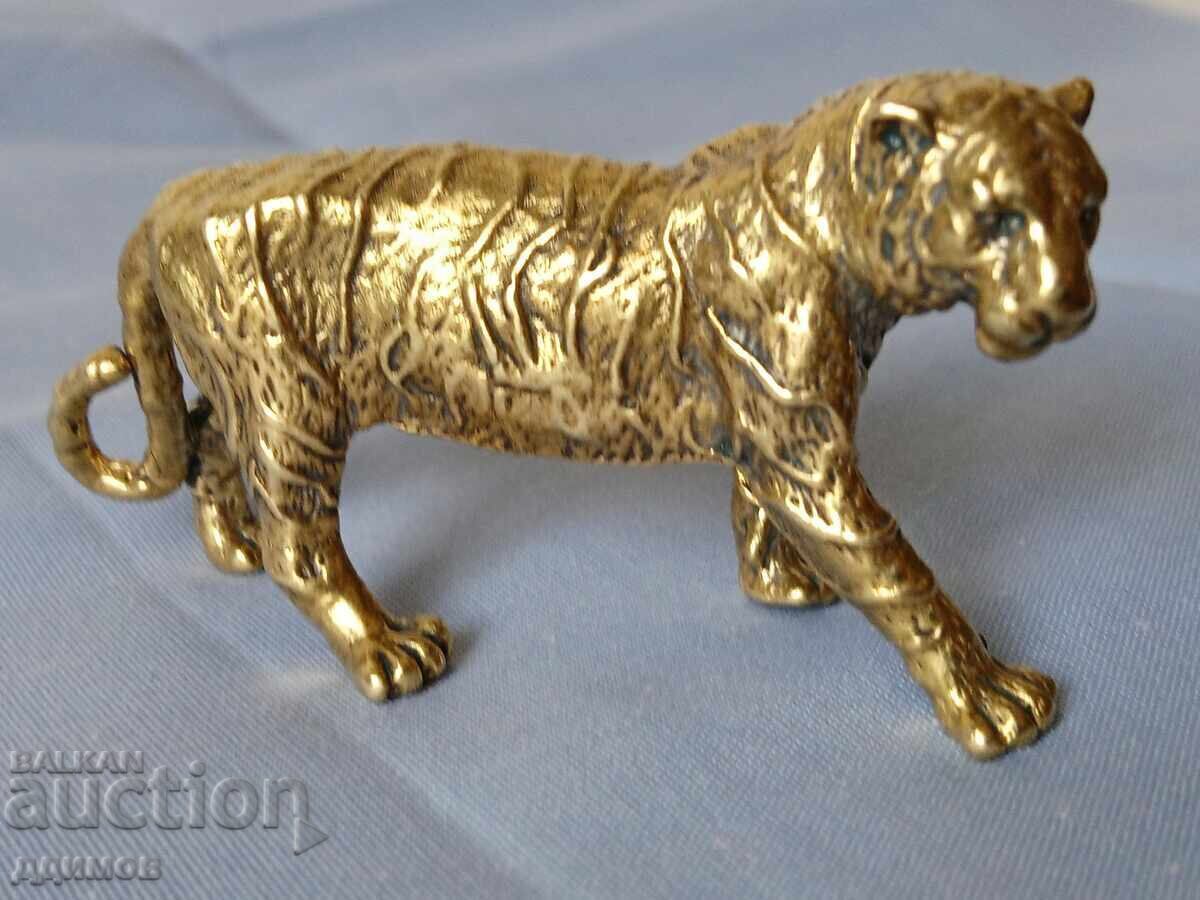 Bronzova figurka tigŭr Bronzova figurka tigŭr