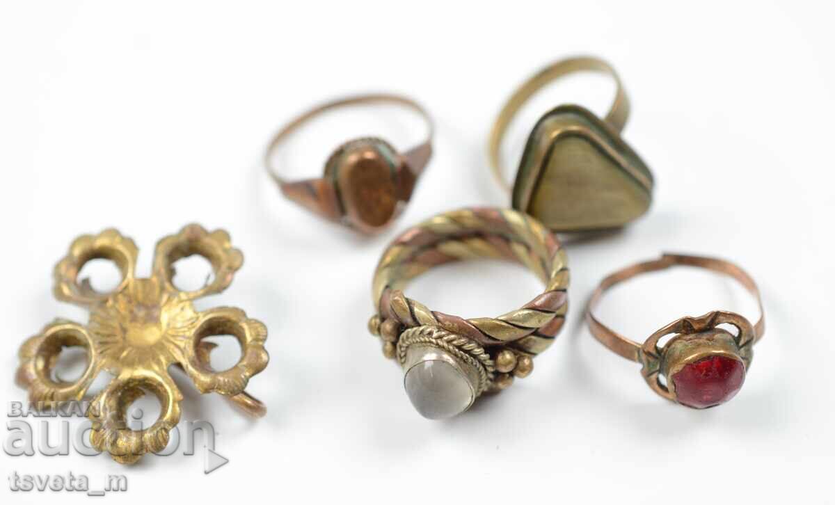 Lot of 4 antique rings and a brooch with price € 3.00 | 5.87 BGN
