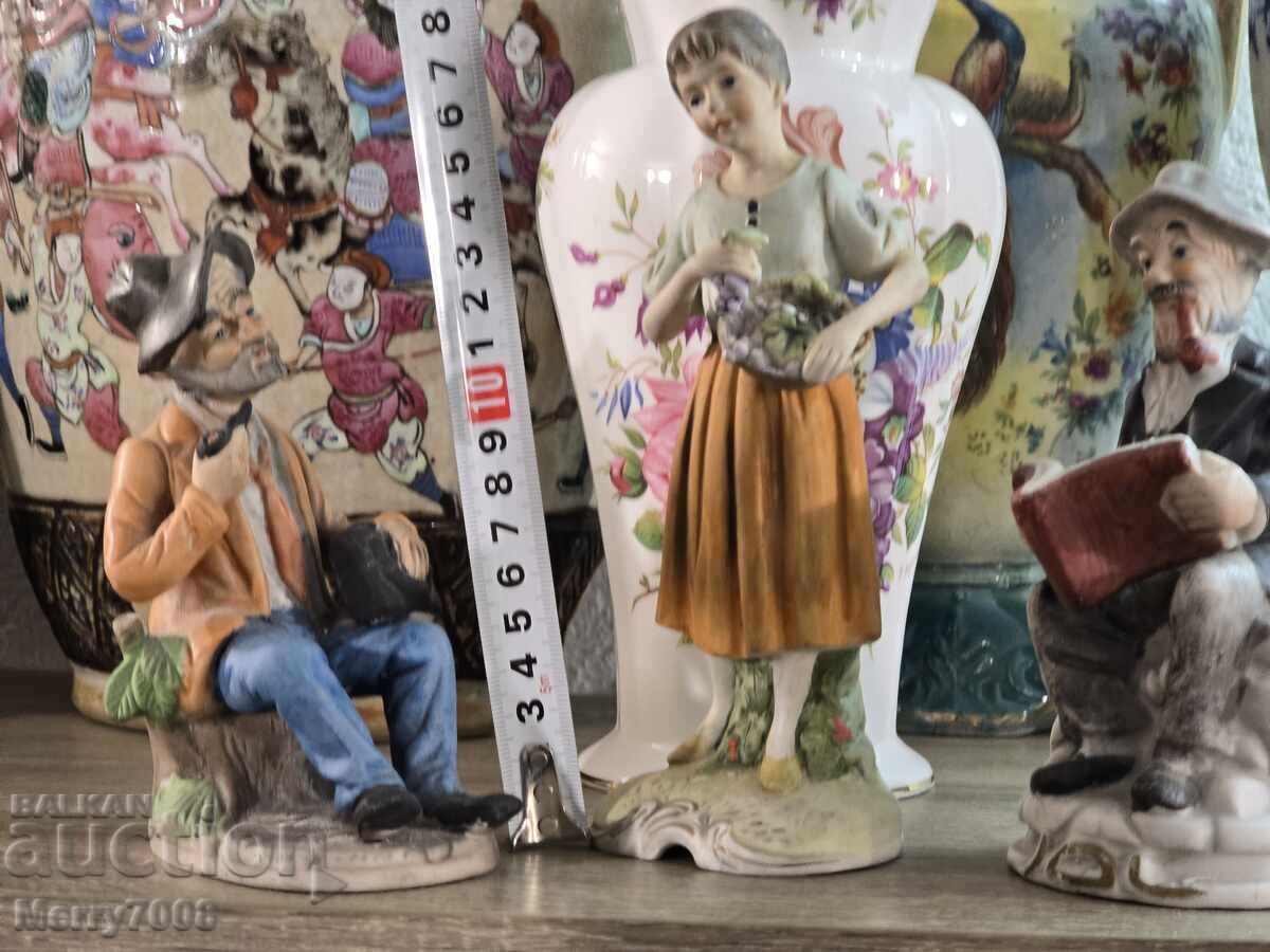 Δημοπρασία Τρεις φιγούρες, η καθεμία με τον χαρακτήρα της και vintage γοητεία. !!!