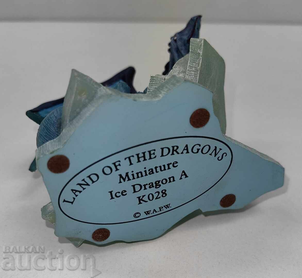 STATUETTE FIGURE PLASTIC - 7