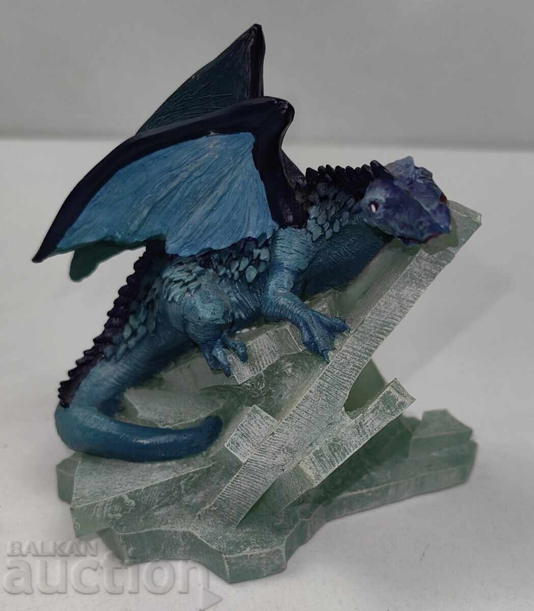 STATUETTE FIGURE PLASTIC