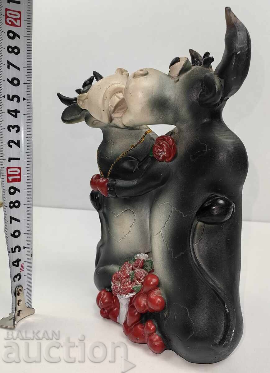 Auction  STATUETTE FIGURE PLASTIC