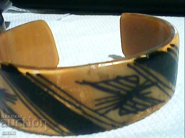 Lot de brățări frumoase 80g cu preț € 30.00 | 58.67 BGN Lot de brățări frumoase 80g cu preț € 30.00 | 58.67 BGN