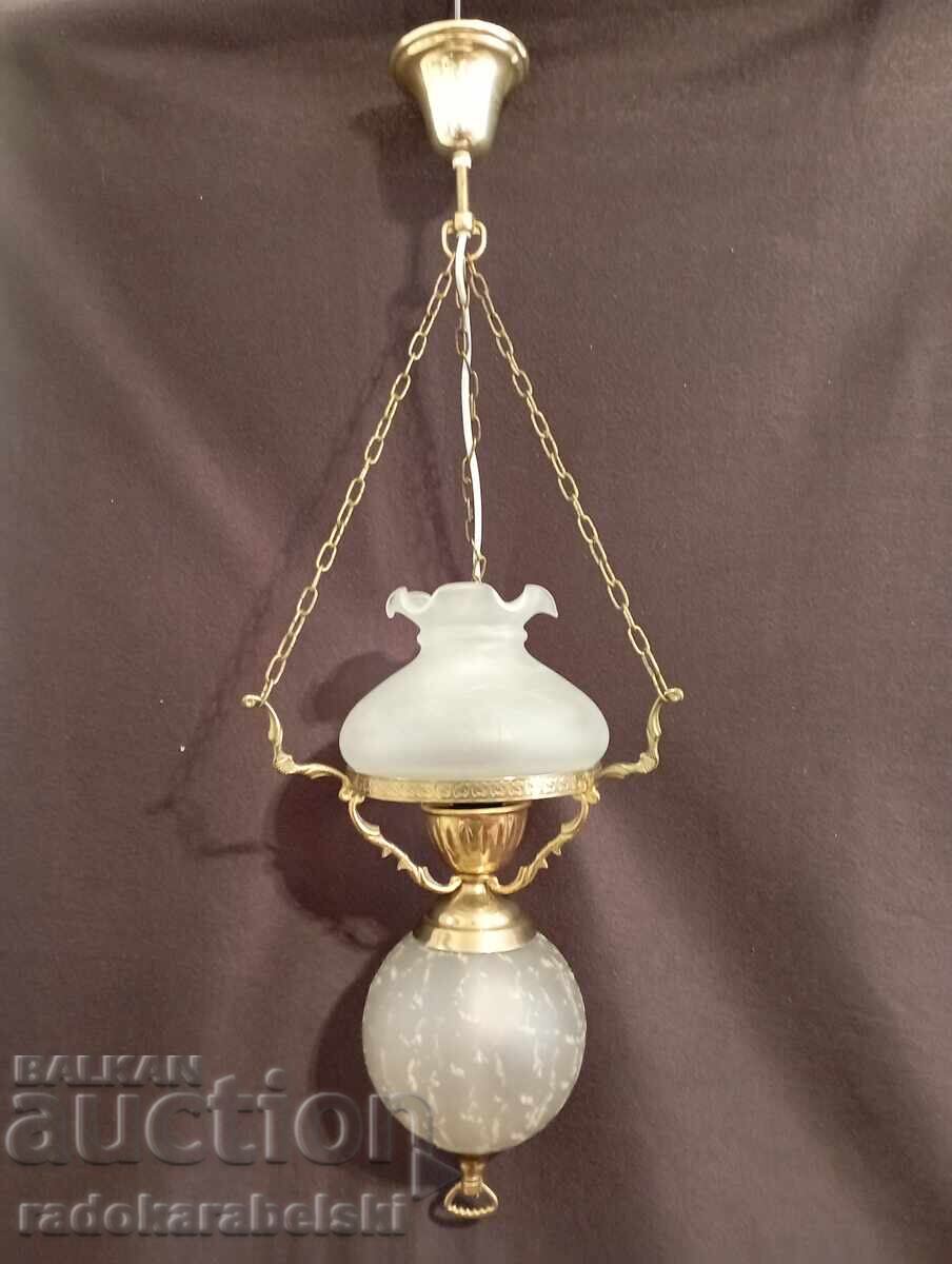 Παλαιός πολυέλαιος μπαρόκ με γυάλινο αμπαζούρ