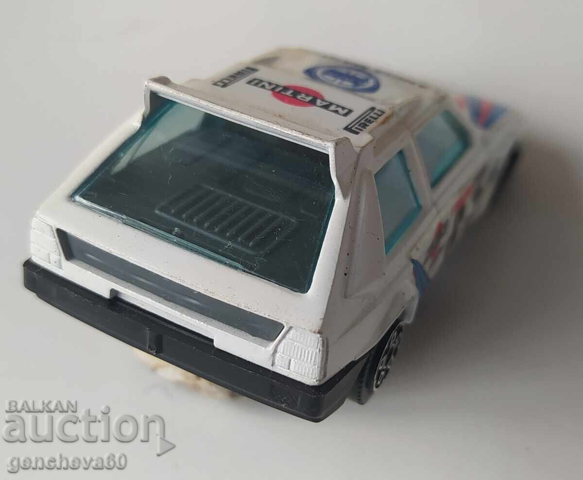 Livrarea Mașină de curse LANCIA DELTA S4 - ITALIA Livrarea Mașină de curse LANCIA DELTA S4 - ITALIA