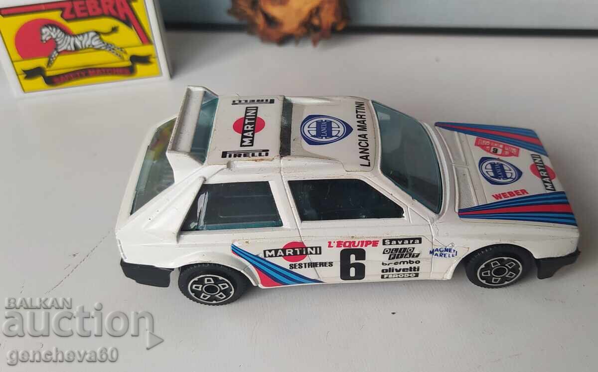 Mașină de curse LANCIA DELTA S4 - ITALIA Mașină de curse LANCIA DELTA S4 - ITALIA