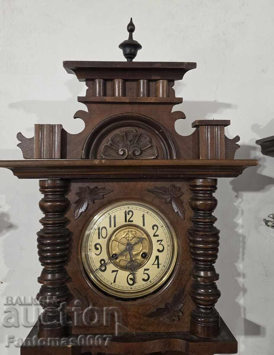 Livrarea Vechiul ceas de perete german