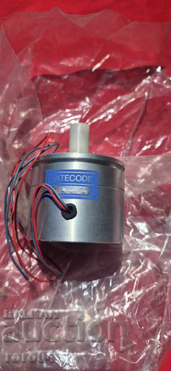 ПОСТОЯННОТОКОВ СЕРВОДВИГАТЕЛ СЕРИЯ - Pl , PC , 3Pl с цена € 49.00 | 95.84 лв.