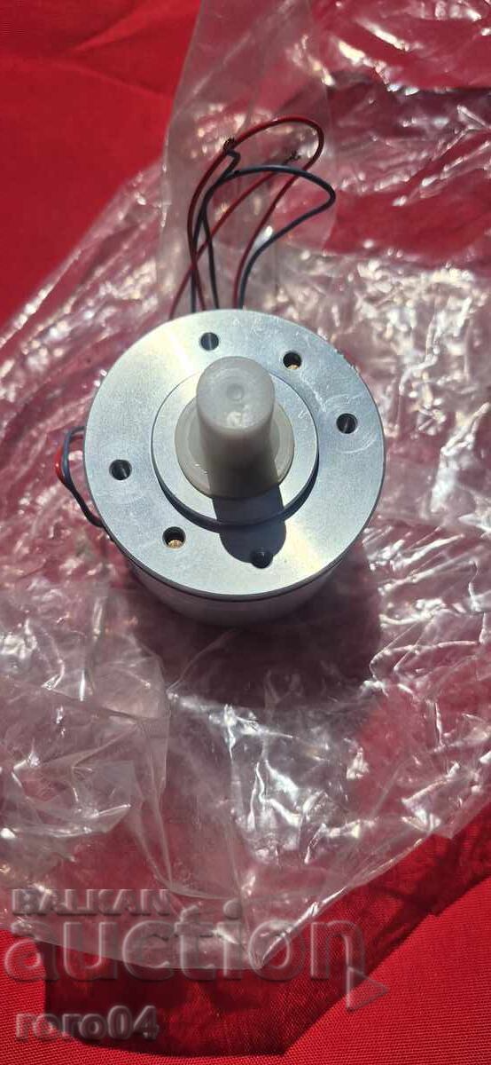 Аукцион ПОСТОЯННОТОКОВ СЕРВОДВИГАТЕЛ СЕРИЯ - Pl , PC , 3Pl