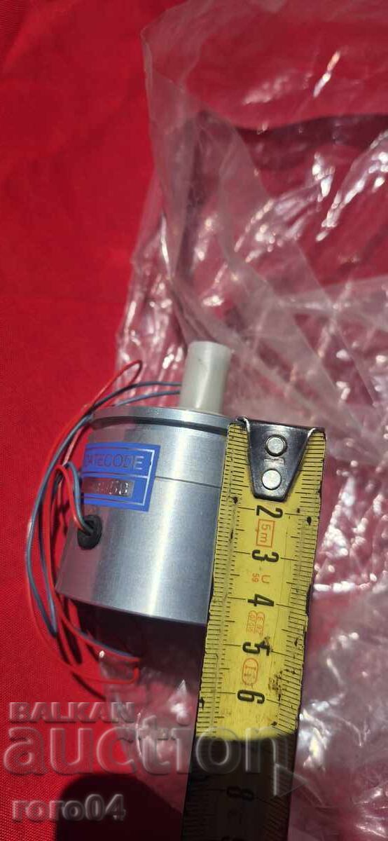 ПОСТОЯННОТОКОВ СЕРВОДВИГАТЕЛ СЕРИЯ - Pl , PC , 3Pl - 5