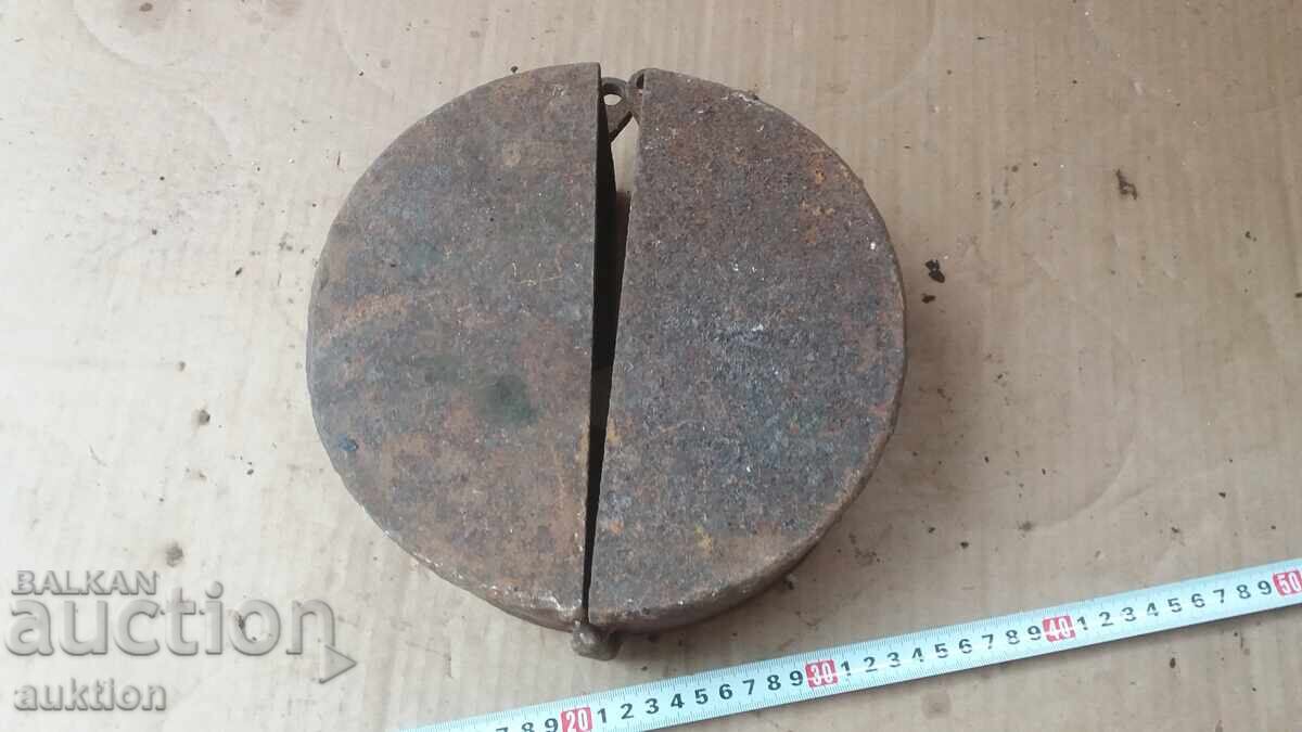 СТАРА МАСИВНА КРЪГЛА КУТИЯ - 6 СТАРА МАСИВНА КРЪГЛА КУТИЯ - 6