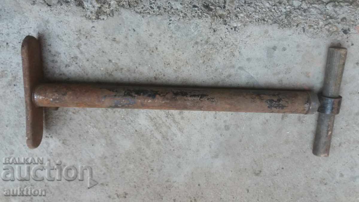 СОЦ. МАСИВНА ПОМПА с цена € 4.99 | 9.76 лв.