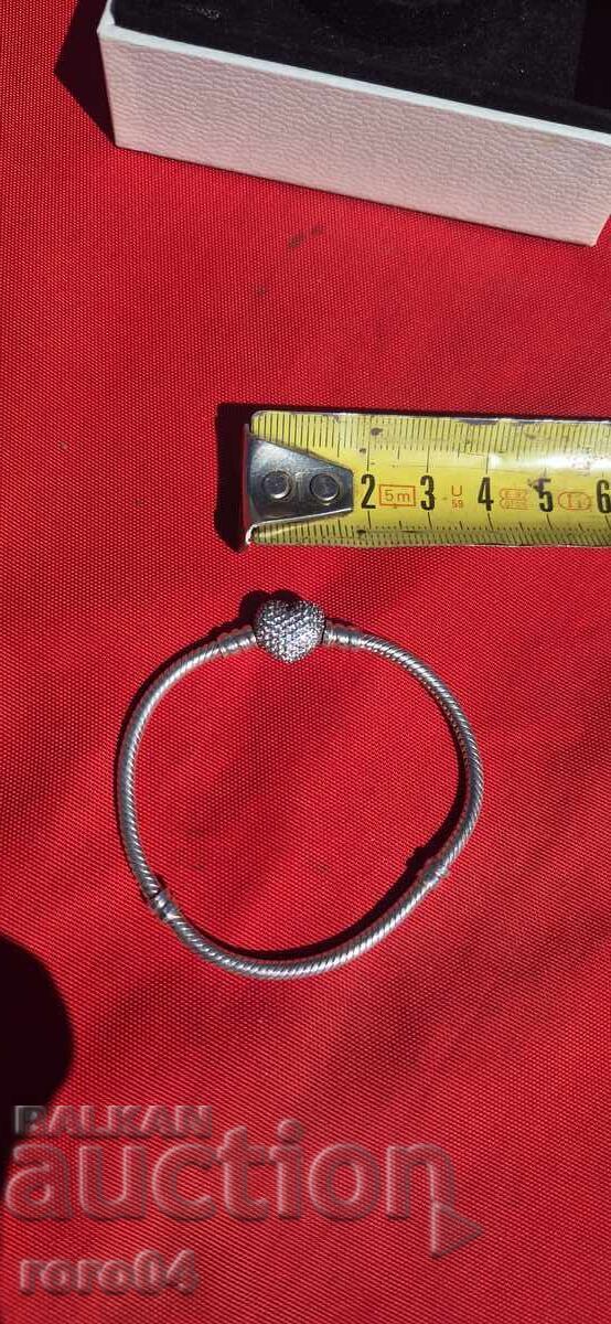 Licitație BRĂȚARĂ DIN ARGINT - PANDORA