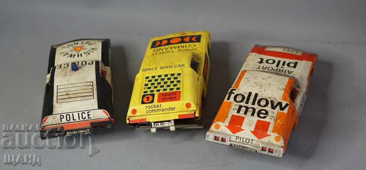 Licitație Lot jucării vechi din metal germane mașinuțe 3 buc Licitație Lot jucării vechi din metal germane mașinuțe 3 buc