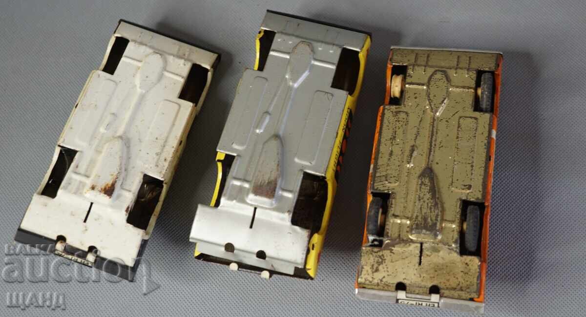 Livrarea Lot jucării vechi din metal germane mașinuțe 3 buc Livrarea Lot jucării vechi din metal germane mașinuțe 3 buc
