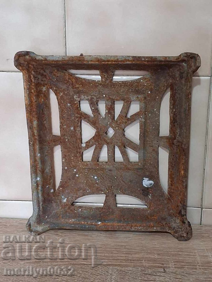 Cast iron top from an old Bulgarian stove with price € 34.54 | 67.55 BGN