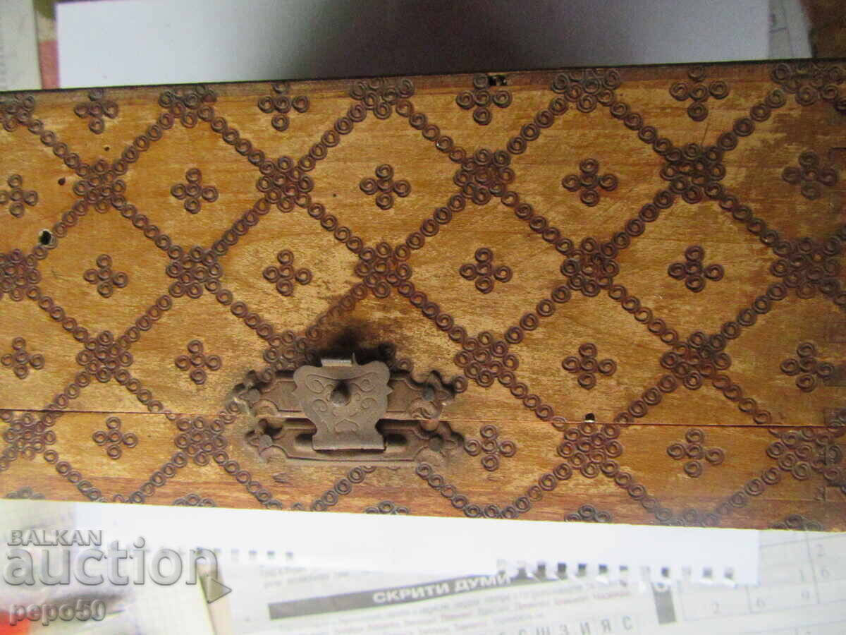 Delivery of PYROGRAPHED WOODEN BOX FOR ALARM CLOCK - EARLY SOCIALIST PERIOD