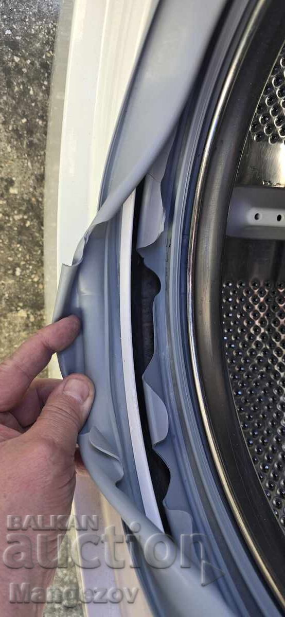 Delivery of Daewoo slim washing machine. Torn door seal!