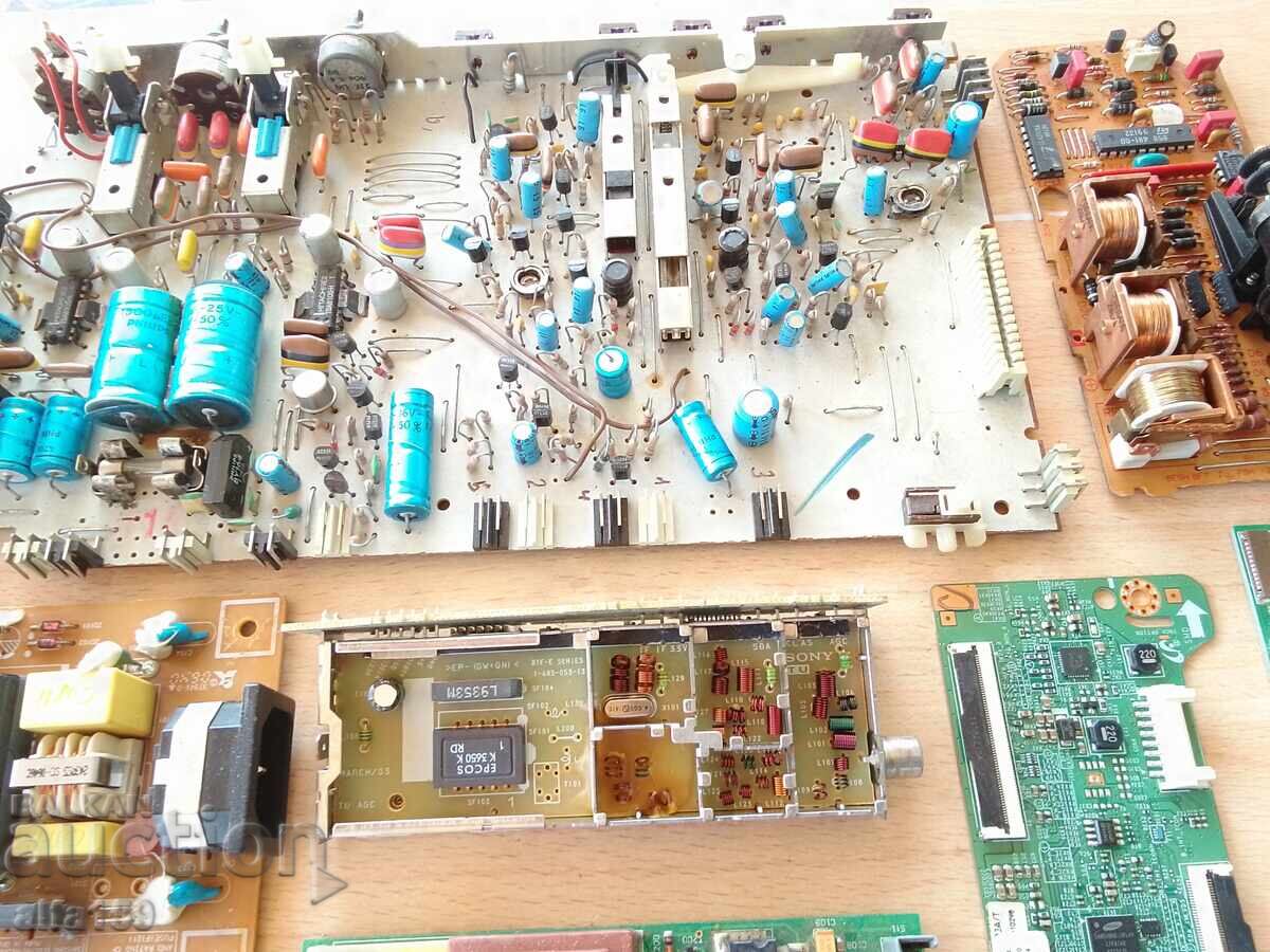 Lot de plăci pentru deșeuri electronice cu preț € 7.00 | 13.69 BGN Lot de plăci pentru deșeuri electronice cu preț € 7.00 | 13.69 BGN