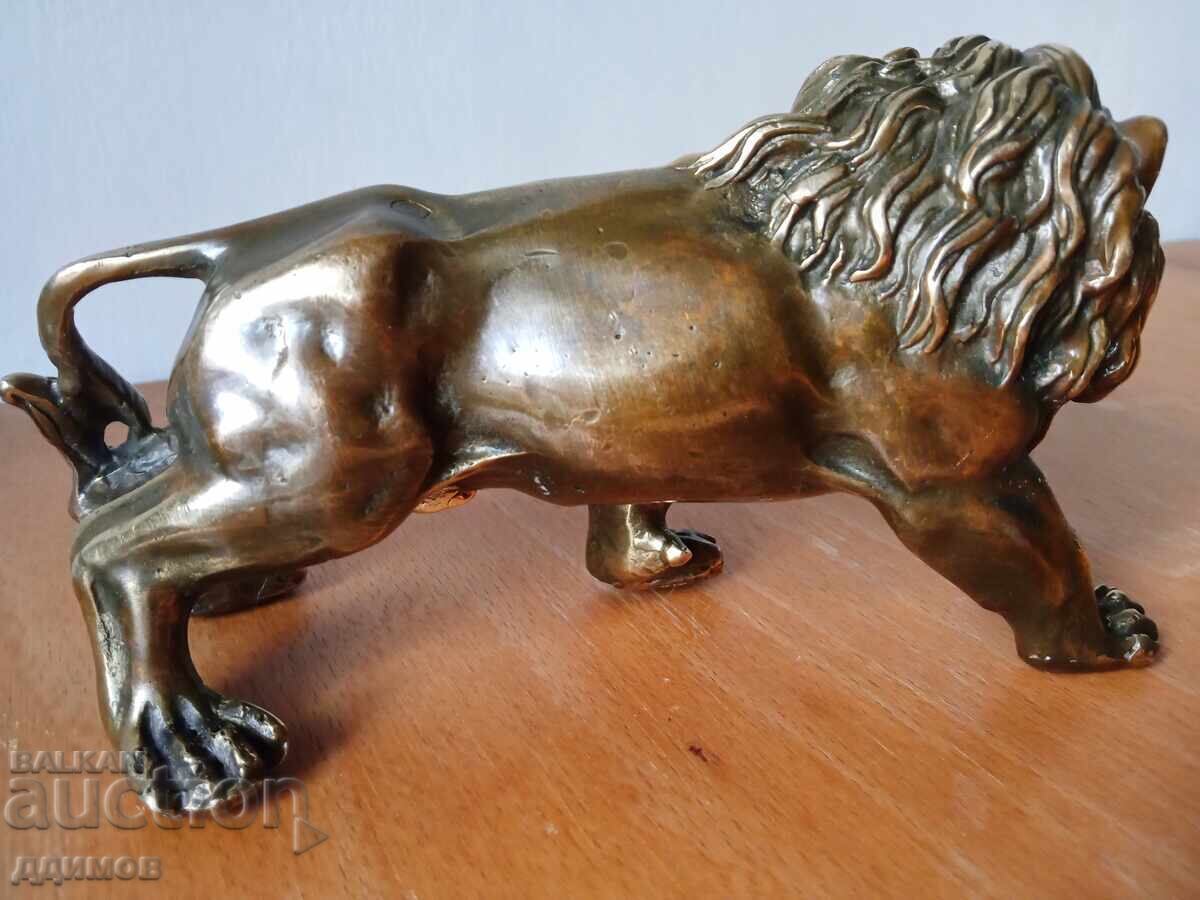 Licitație Figurină din bronz leu