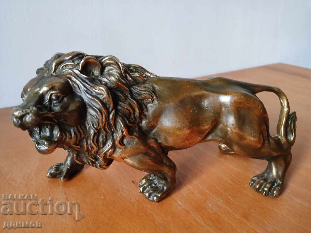 Figurină din bronz leu