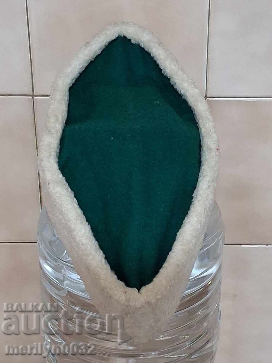 Delivery of Socialist cap of the little Chavdarche Pioneer