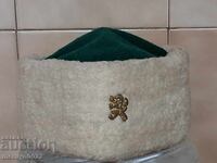 Căciulă socialistă pentru micul pionier ceavdar