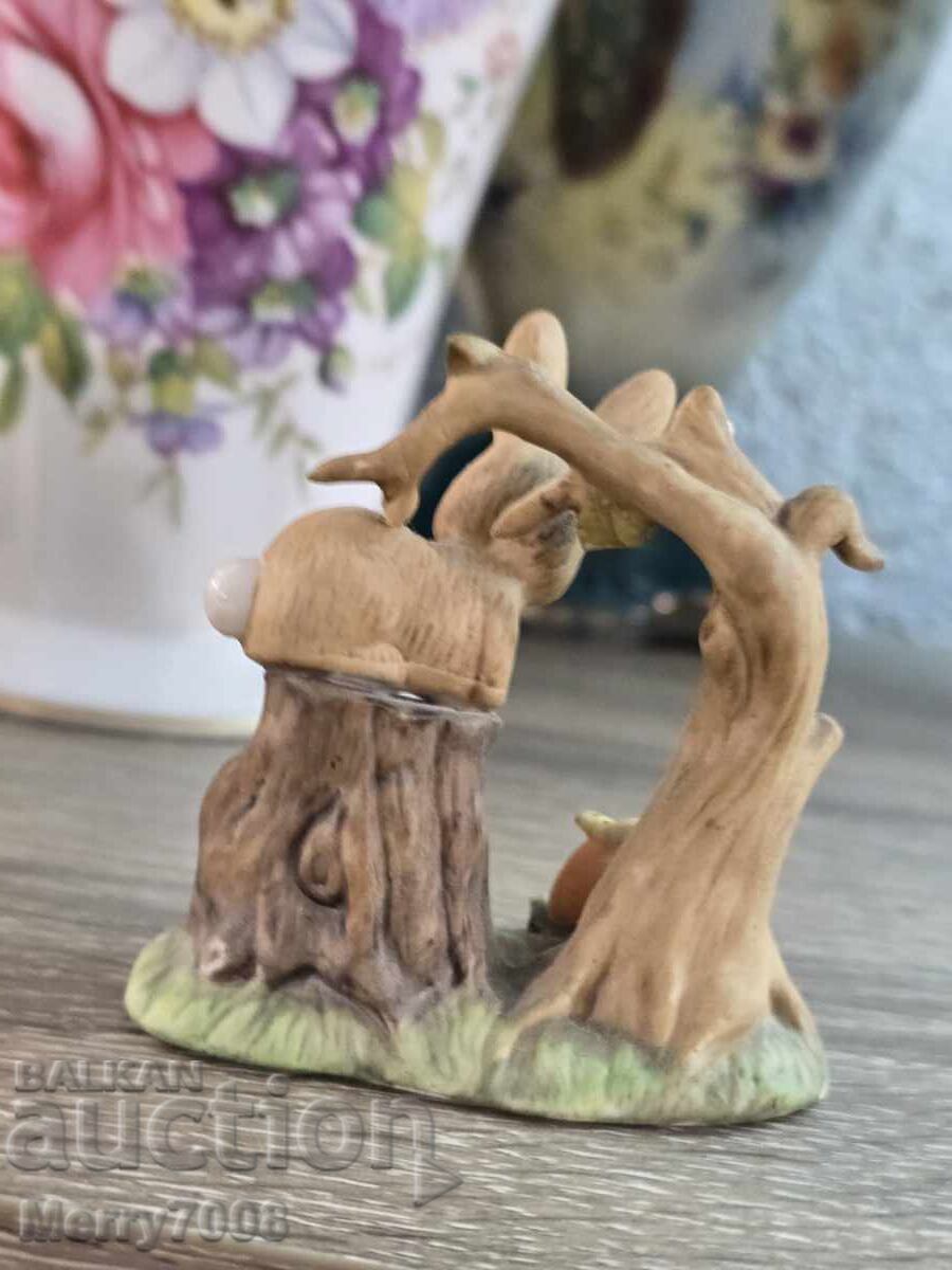 Аукцион Фигурката е част от колекцията „Porcelain World of Beauty“