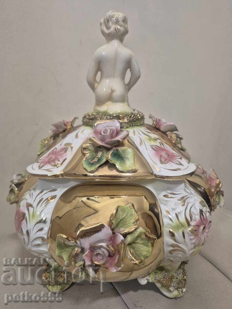 Аукцион Голяма италианска порцеланова бонбониера с капак