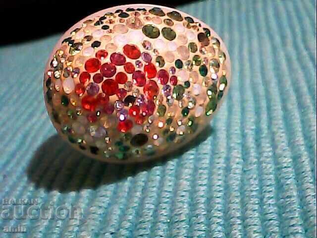 Όμορφο γυναικείο δαχτυλίδι από πέτρα Όμορφο γυναικείο δαχτυλίδι από πέτρα