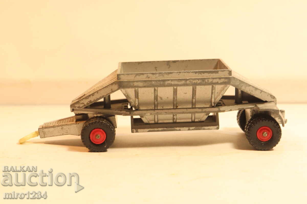 MATCHBOX   KING  SIZE  РЕМАРКЕ   КОЛИЧКА   КАМИОН МОДЕЛ