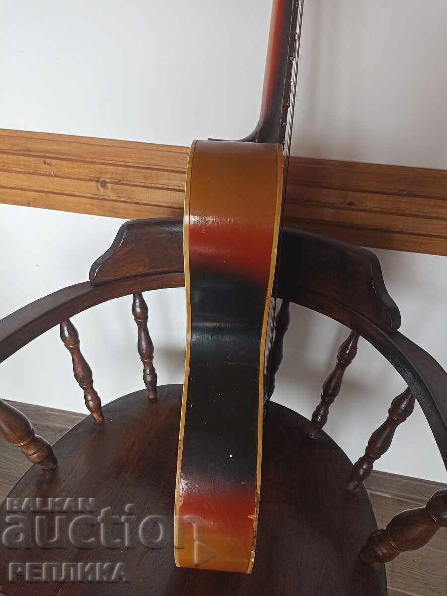 Livrarea Chitară Livrarea Chitară