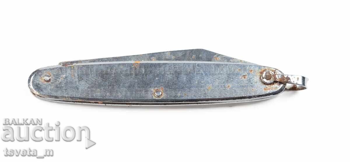 Ένα μαχαίρι τσέπης με τιμή € 2.00 | 3.91 BGN