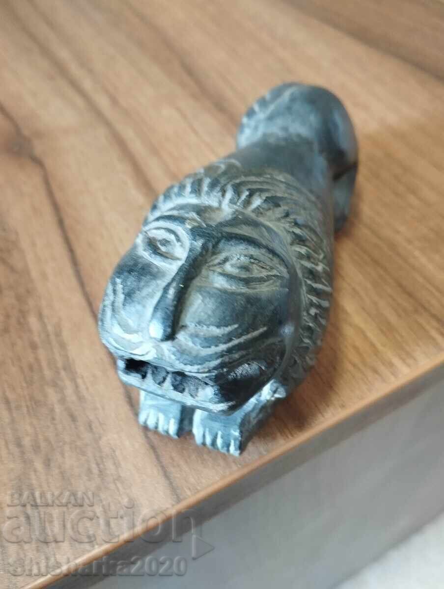 LEU sculptat în piatră cu preț € 100.00 | 195.58 BGN