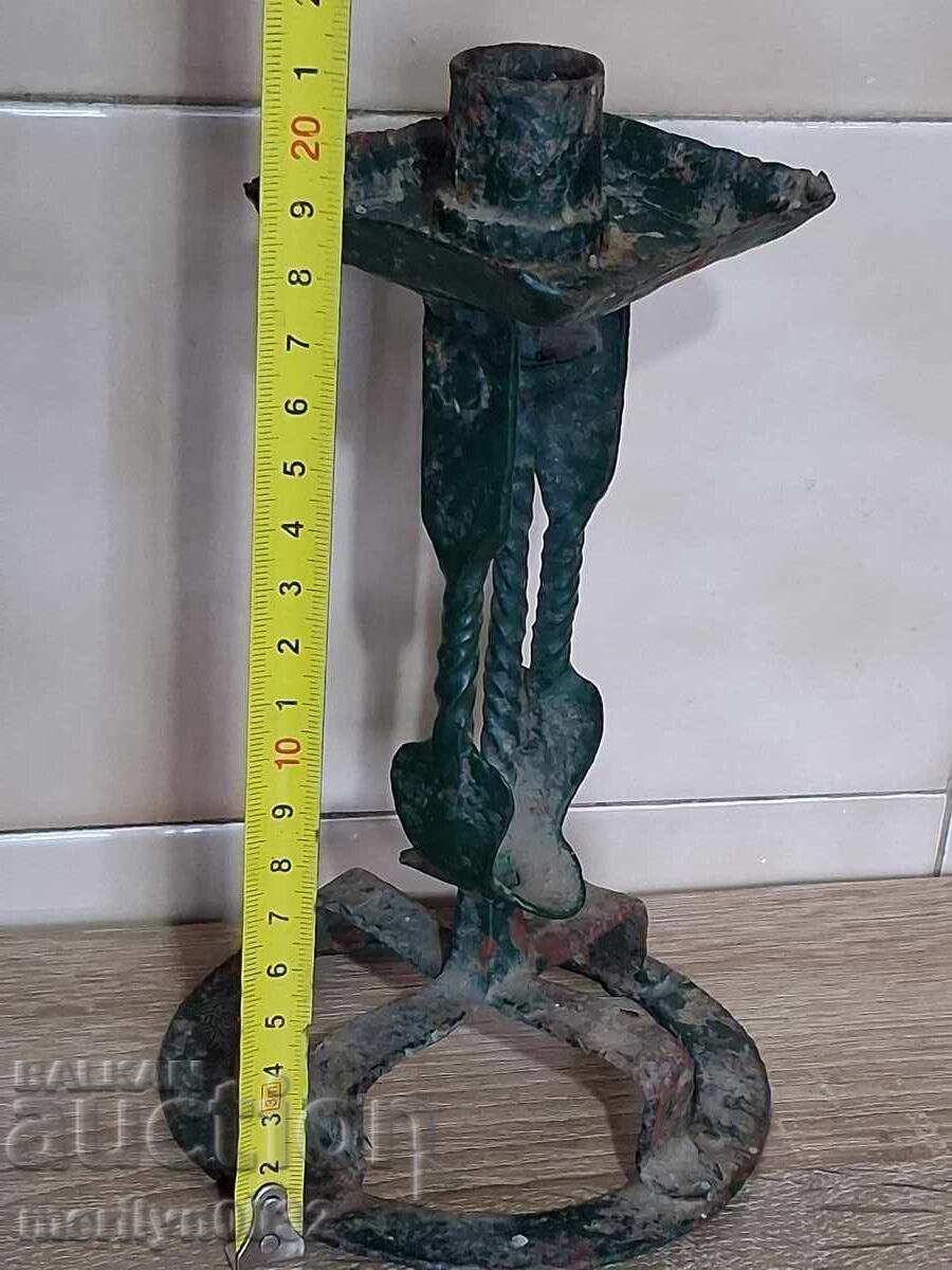 Κηροπήγιο από σφυρήλατο σίδερο της περιόδου της Εθνικής Αναγέννησης, αρχές 19ου αιώνα - 5