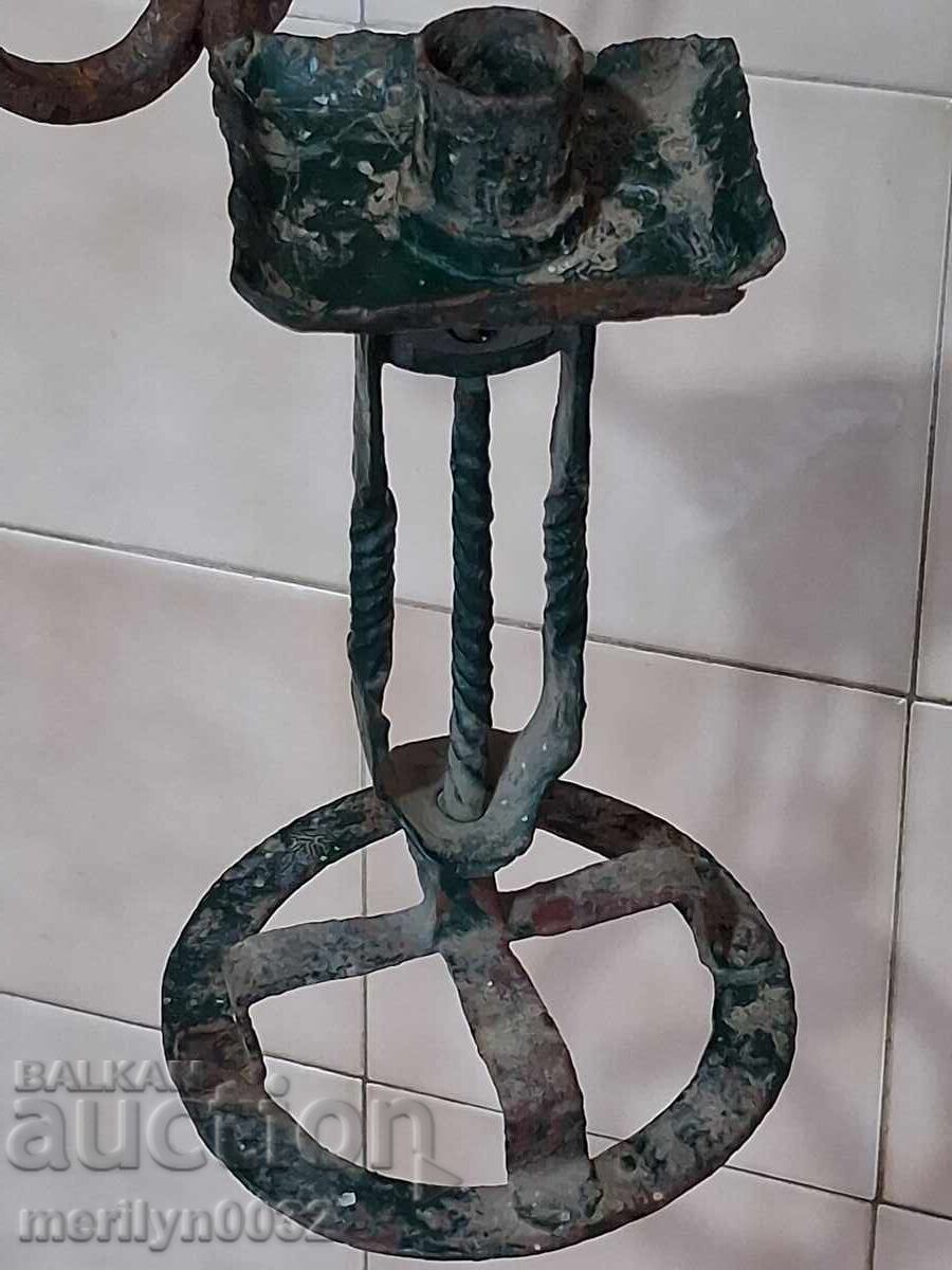 Κηροπήγιο από σφυρήλατο σίδερο της περιόδου της Εθνικής Αναγέννησης, αρχές 19ου αιώνα - 7
