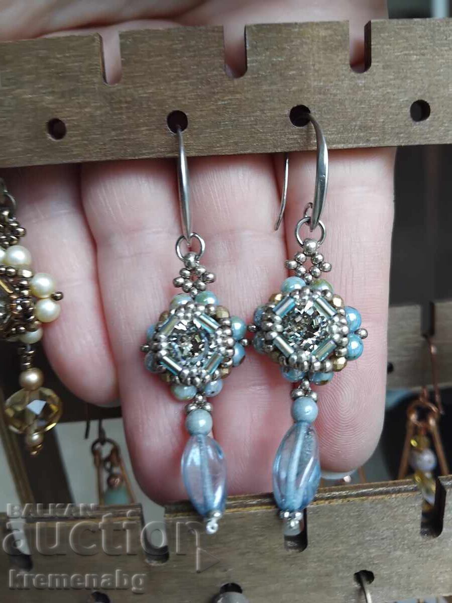 Cercei lucrați manual