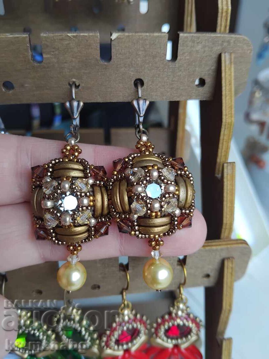 Cercei lucrați manual