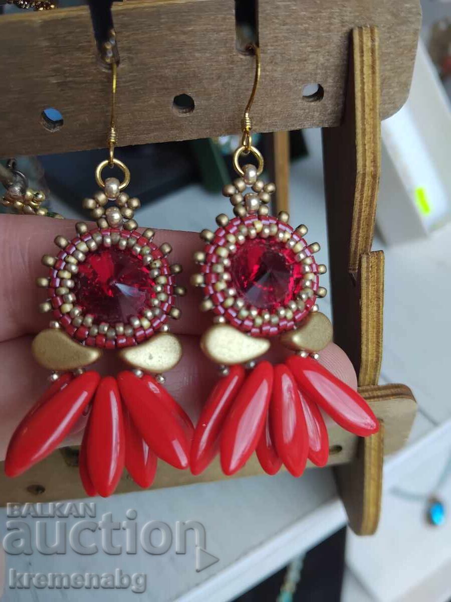 Cercei lucrați manual