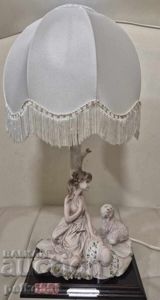 Livrarea Lampă de masă frumoasă, fată cu câine