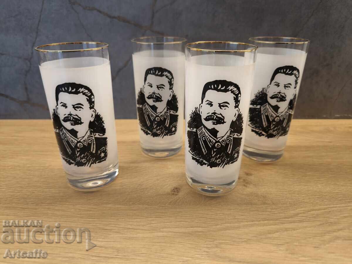 Рядък Колекционерски Сервиз: Чаши с Лика на Йосиф Сталин Рядък Колекционерски Сервиз: Чаши с Лика на Йосиф Сталин