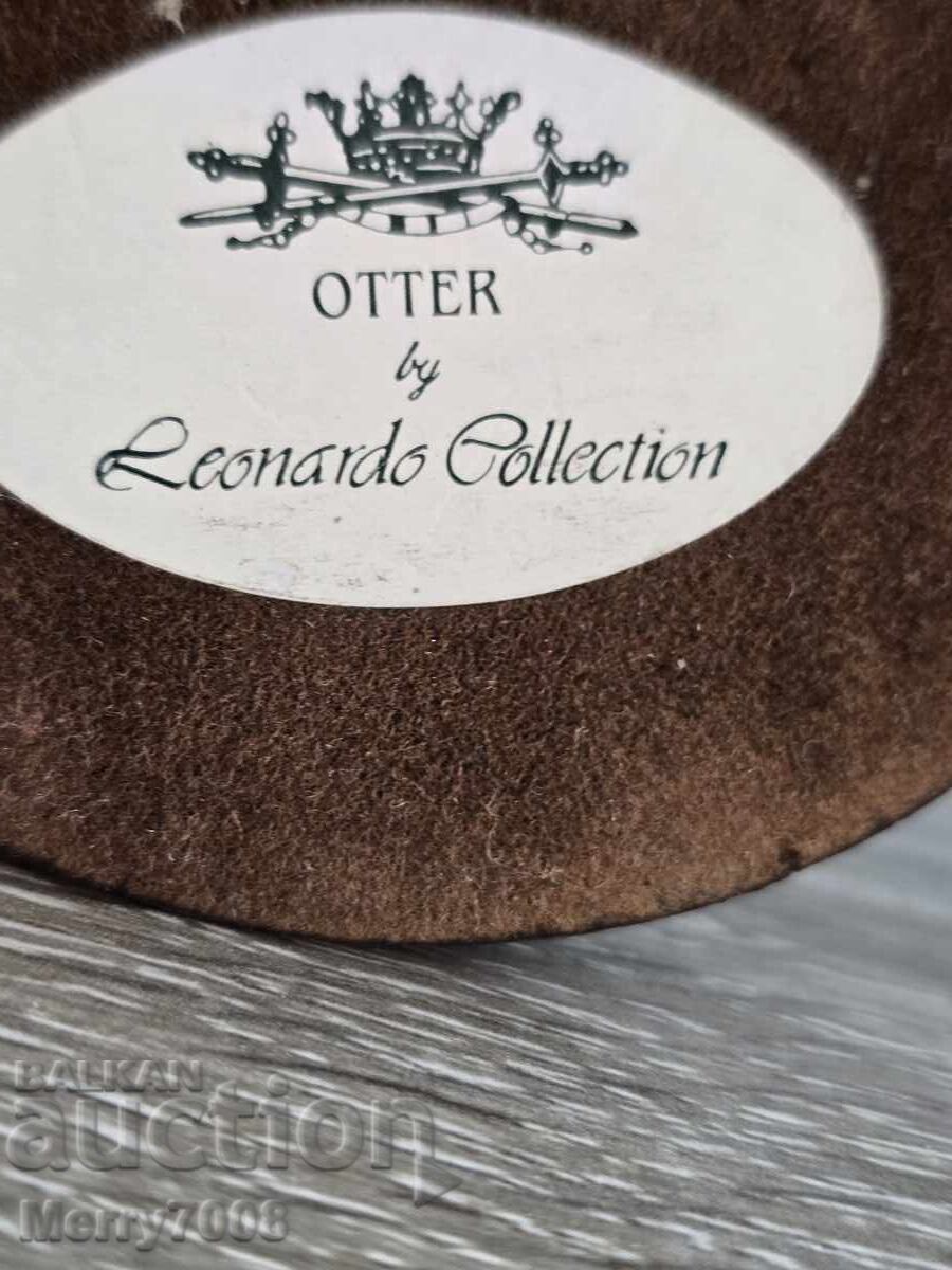 Auction  Collectible otter figurine from the Leonardo Collection!