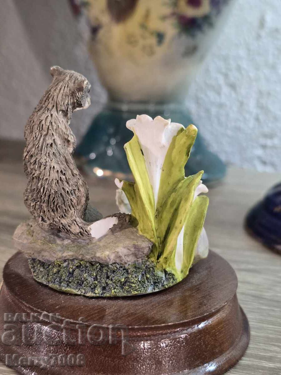 Delivery of Collectible otter figurine from the Leonardo Collection!