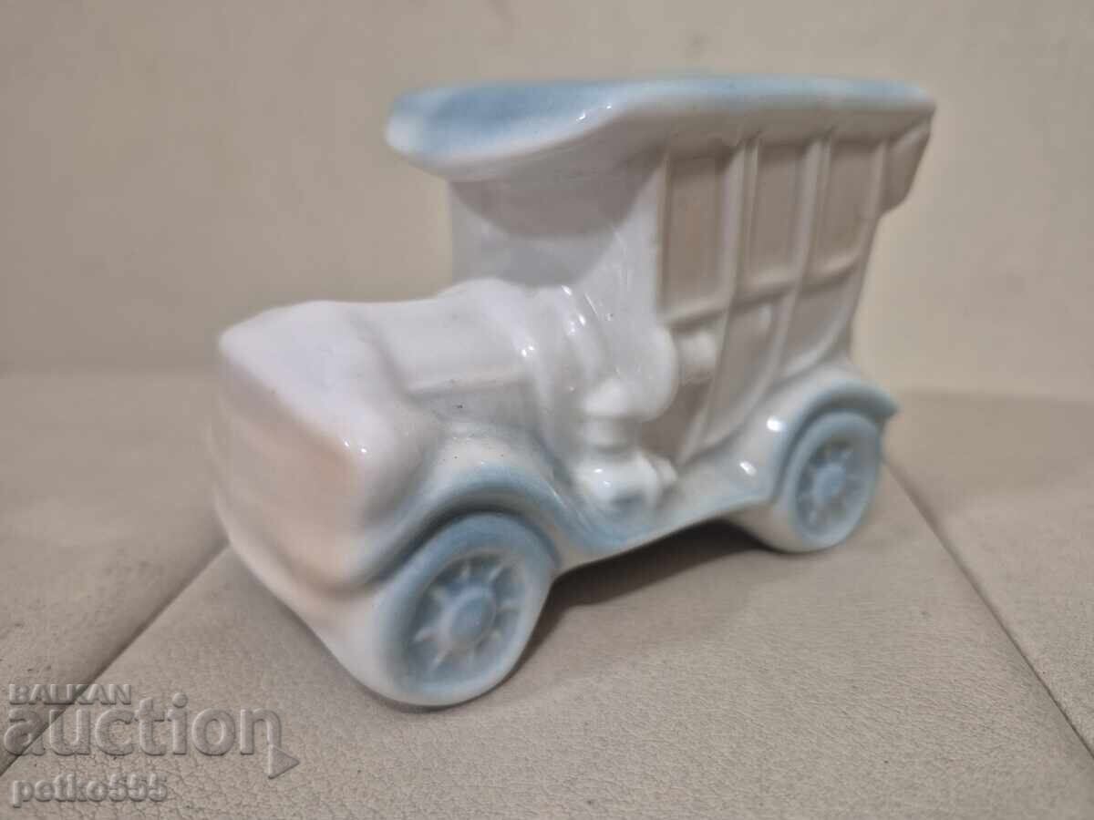 Portselanova figura Kola με τιμή € 4.10 | 8.02 BGN Portselanova figura Kola με τιμή € 4.10 | 8.02 BGN