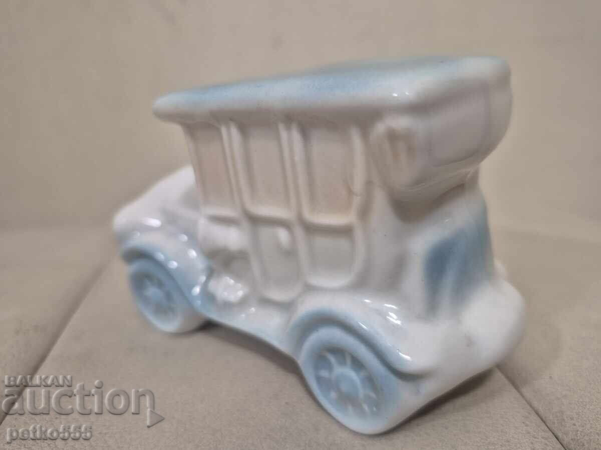 Παράδοση Portselanova figura Kola Παράδοση Portselanova figura Kola