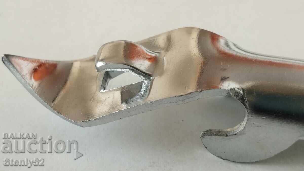 Deschizător pentru sticle și borcane cu capace cu filet cu preț € 5.00 | 9.78 BGN