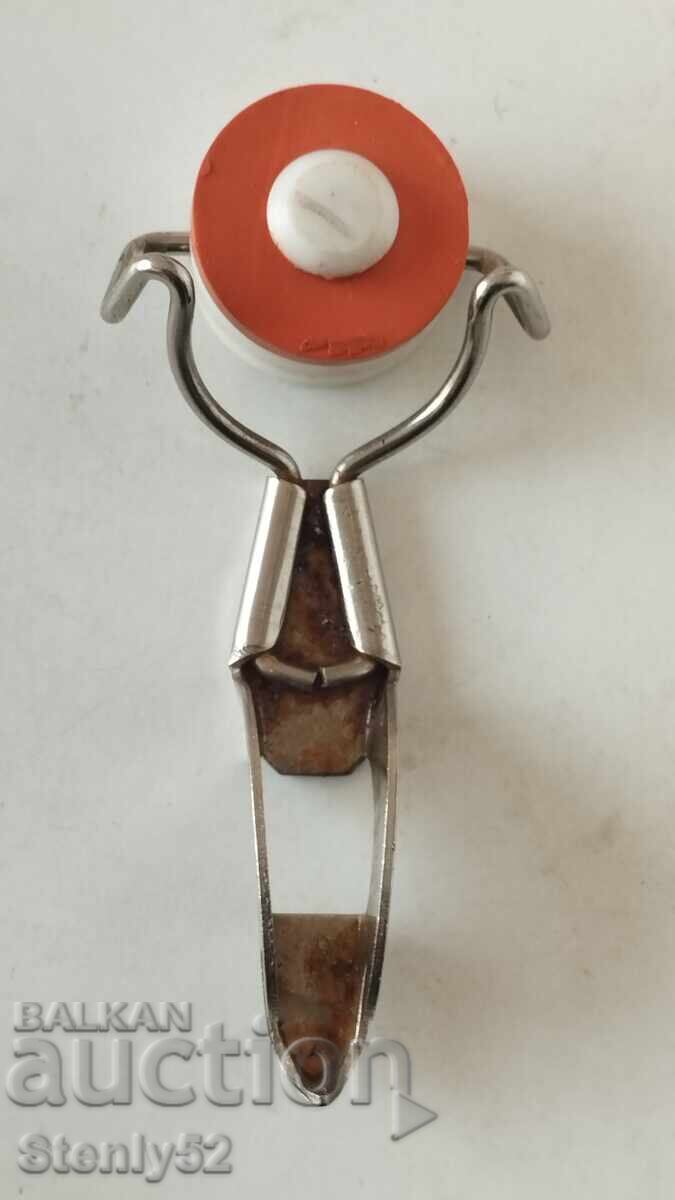 Отварачка за бутилки бира с капачка. с цена € 5.00 | 9.78 лв.